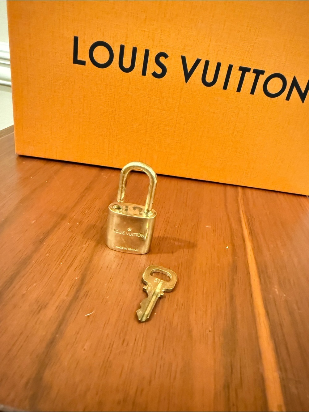 Louis Vuitton Lock - Picture 3 of 9